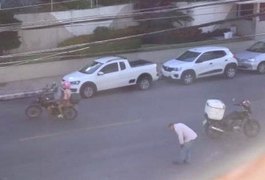 Briga de trânsito em Maceió termina com motociclista baleado e fuga do suspeito