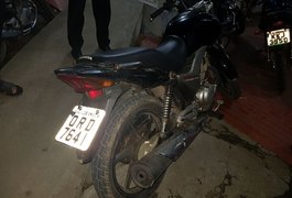 Jovens são detidos com motocicleta roubada em Arapiraca