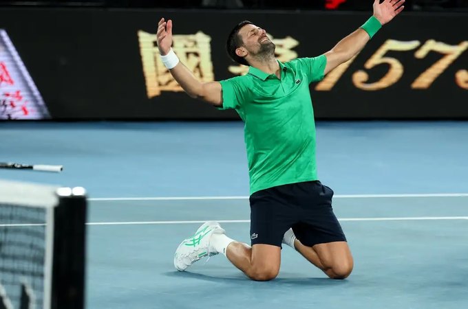 Djoko derrota Sinner e encara Alcaraz na final do Aberto da Austrália