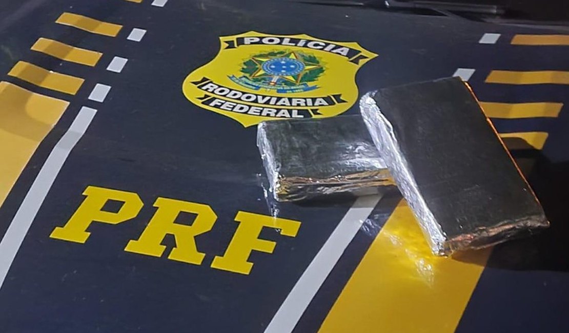 Grávida é presa com mais de 2 kg de cocaína em ônibus no Sertão de Pernambuco que seguia pra AL