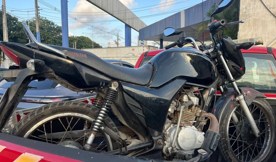 Grupamento Aéreo prende dois suspeitos com moto roubada na BR em Marechal Deodoro