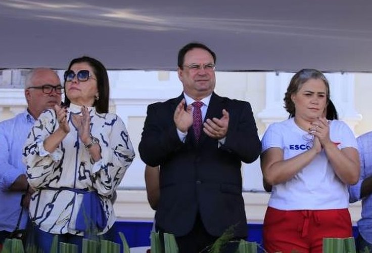 Renan ignora críticas e mantém Luciano na Educação, apesar das denúncias e prisões de servidores