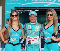 Barrichello marca pole em Curitiba e fica mais próximo do título