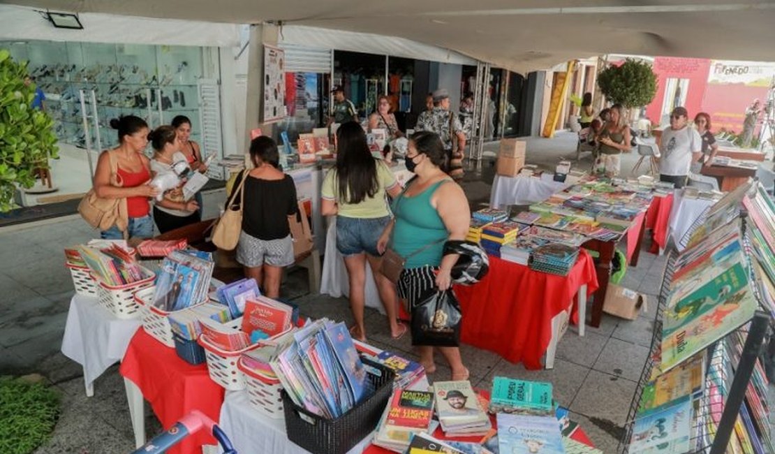 Venda de livros na Festa Literária de Penedo supera expectativas