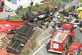 Após capotamento, caminhão deixa um morto no Rodoanel Oeste