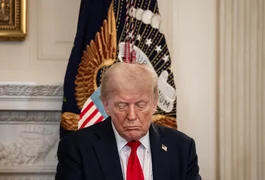 Trump diz que EUA 'atiraram' em barco com drogas da Venezuela