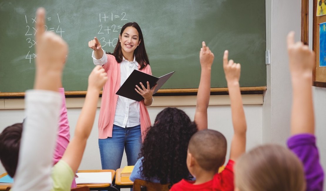 Profissionais da educação podem fazer cursos online de formação continuada; é gratuito