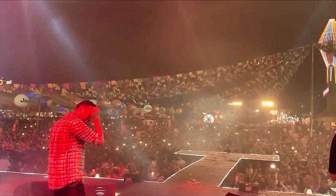 Mano Walter se emociona durante homenagem a Gabriel Diniz em Caruaru