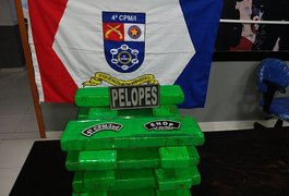 Ação policial apreende mais de 20 kg de droga com passageira de ônibus no interior de Alagoas