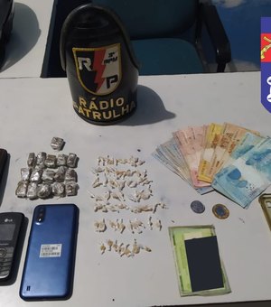 Polícia prende dois homens ao flagrar venda de drogas ao lado do Mercado Público de Arapiraca