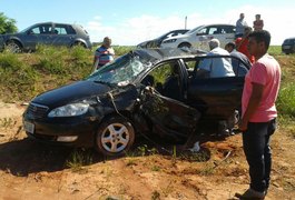 Motorista perde o controle e capota na AL 101 Sul