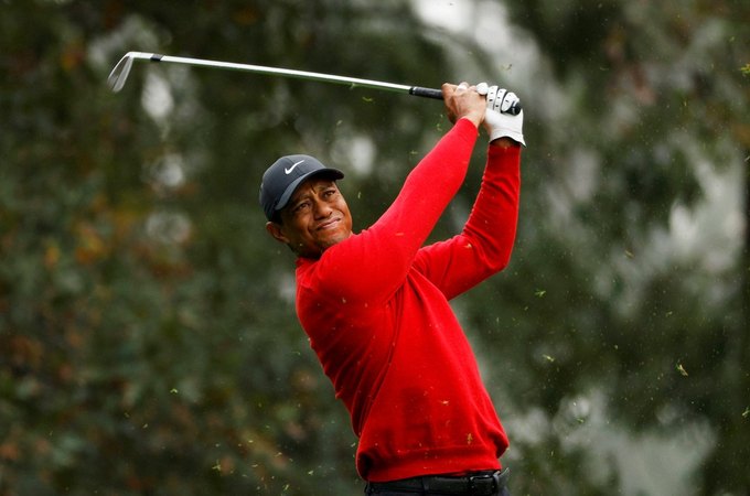 Jogador de golfe norte-americano Tiger Woods é preso após acidente