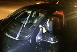 Homem é executado a tiros dentro de carro, em Arapiraca
