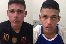 Dupla suspeita de assalto é presa em flagrante com moto roubada