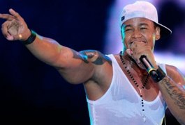 Cantor Léo Santana será atração do Maceió Verão 2018