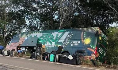 Ônibus da banda Mastruz com Leite se envolve em acidente na BR 226, no Maranhão
