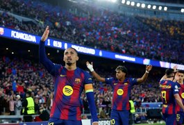 Raphinha marca dois em goleada do Barcelona na Liga dos Campeões