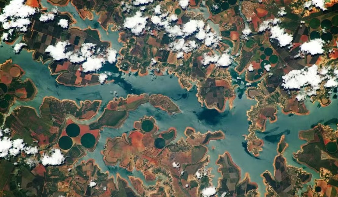 Foto de astronauta da ISS destaca rio São Francisco colorido visto do espaço