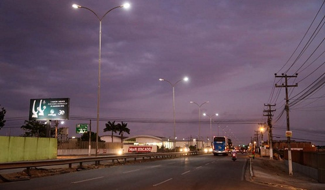 Prefeitura e Ministério Público religam iluminação de trecho da AL-220