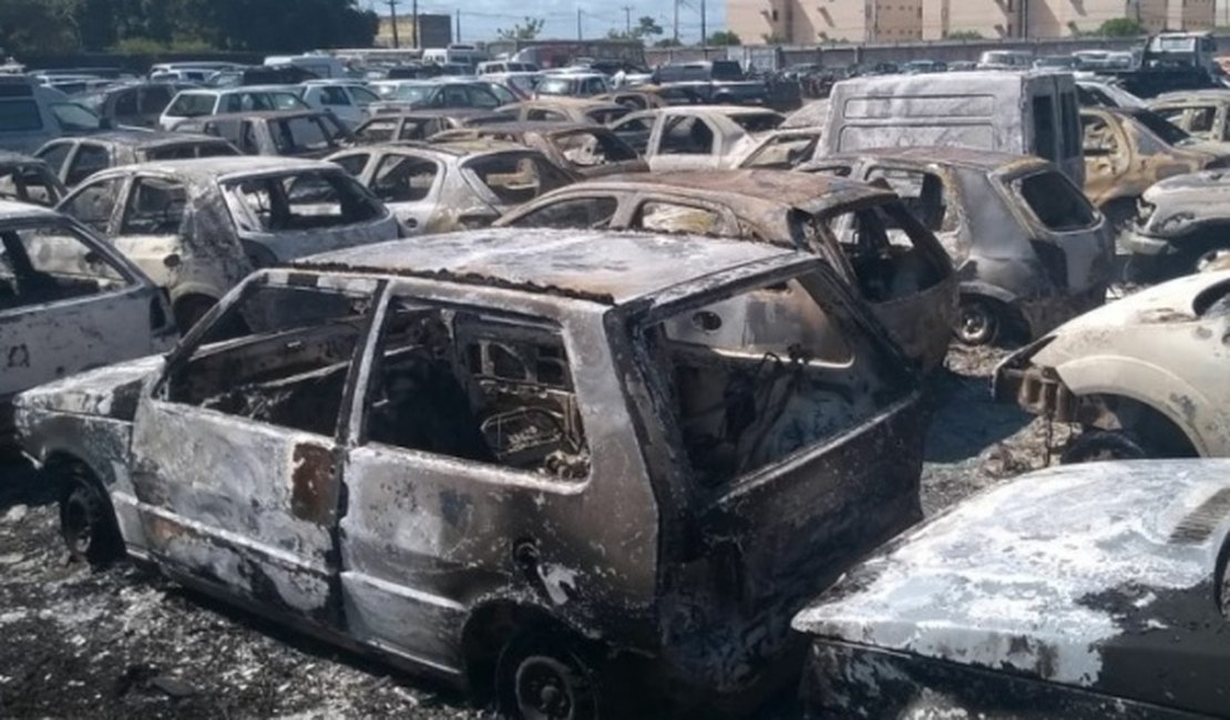 Incêndio destrói veículos de agência de leilão em Maceió