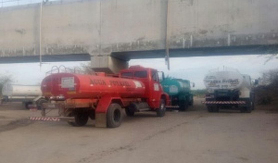 Pipeiros suspendem abastecimento d'água em 10 municípios alagoanos