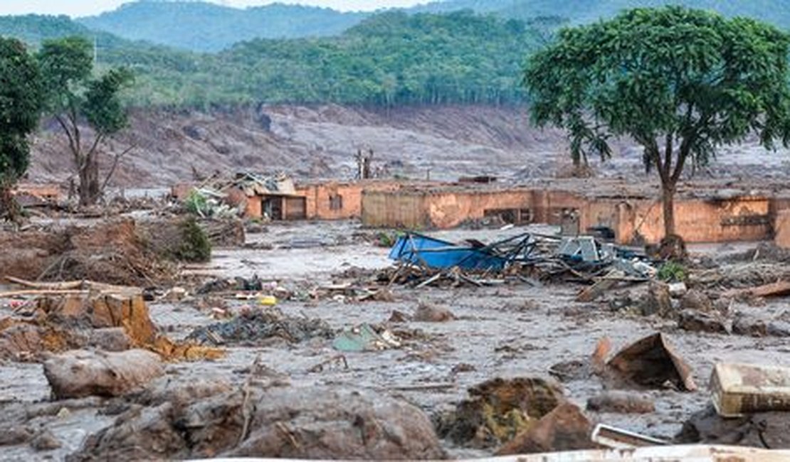 Com atraso, Samarco entrega planos de emergência para barragens em Mariana