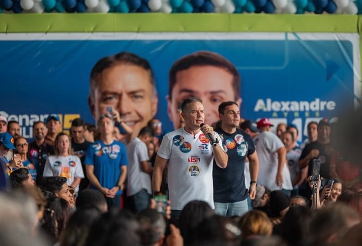 Renan Filho anuncia construção de 80 Clínicas da Família em agenda no Benedito Bentes
