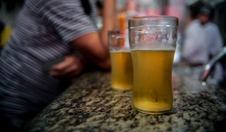 Guia alerta sobre consumo precoce de bebidas alcoólicas entre jovens