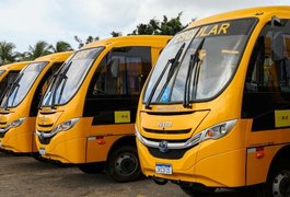 Homem é detido após ser flagrado furtando pneus de ônibus escolar, em Arapiraca