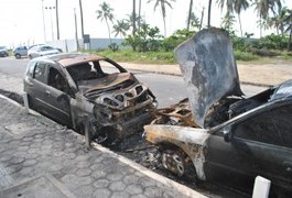 Carros são incendiados após queda de fio de alta tensão em Maceió