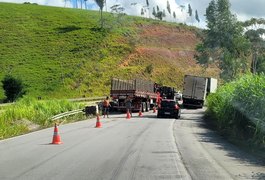 Motoristas ficam feridos em acidentes envolvendo caminhões em Joaquim Gomes