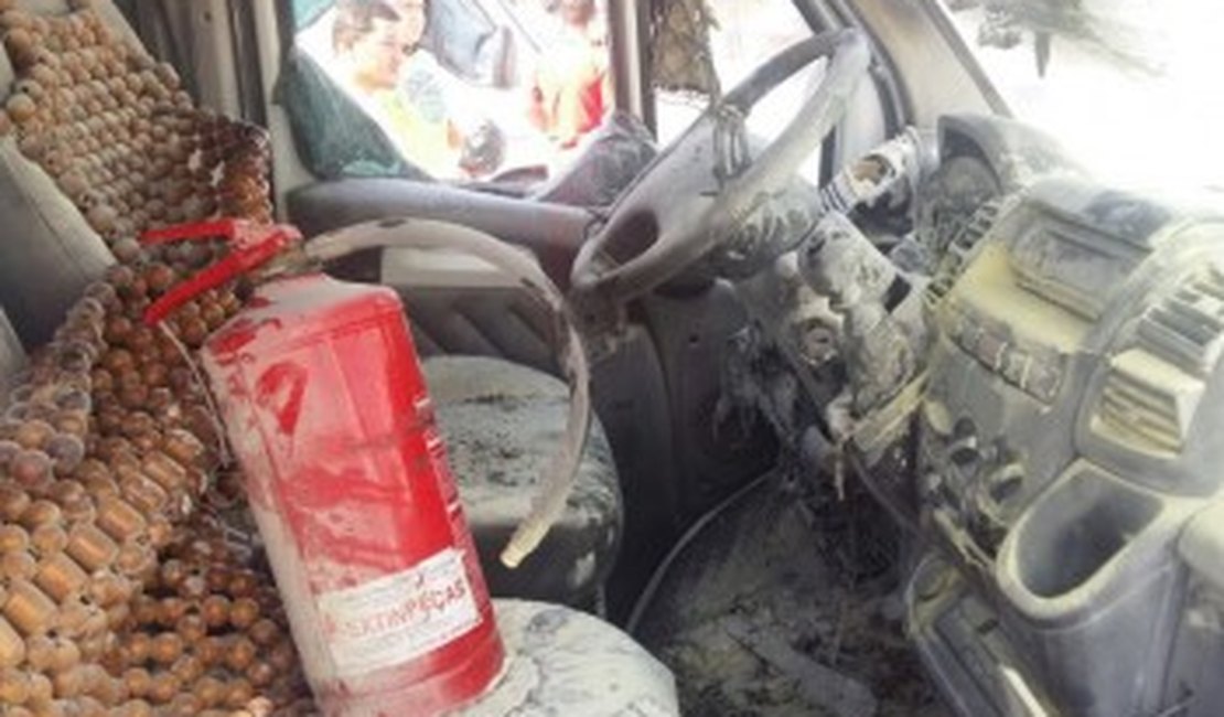 Arsal emite nota de esclarecimento sobre van que pegou fogo no Centro de Arapiraca