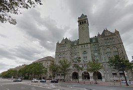 Homem armado com fuzil AR-15 é detido em hotel Trump de Washington