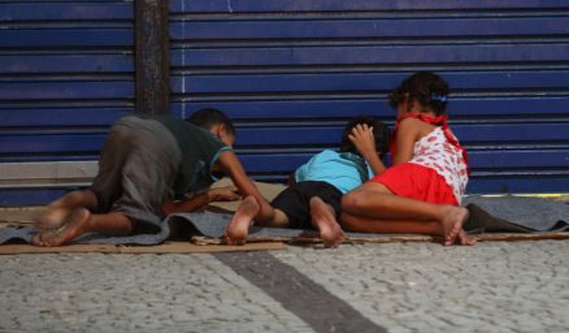 Mãe arapiraquense abandona três crianças e vai embora para Pernambuco