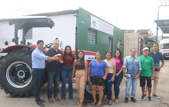 Alfredo Gaspar entrega trator e equipamentos em Taquarana