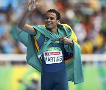 Daniel Martins quebra recorde mundial e fica com o ouro nos 400m