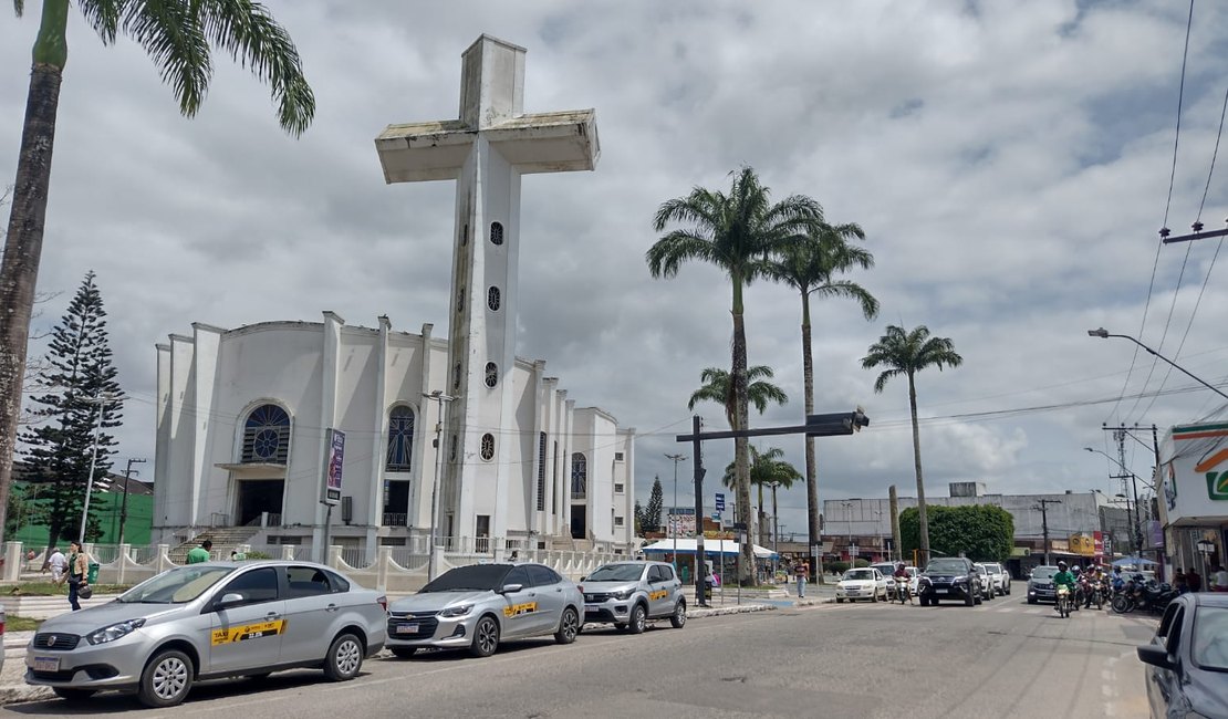 Homens arrombam porta e furtam equipamentos em estabelecimento em Arapiraca