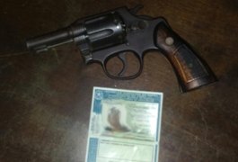 Jovem é detido por porte ilegal de arma de fogo, em Traipu
