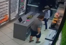 VÍDEO: Criminoso tenta assaltar loja de eletrônicos, comerciante reage e é morto a tiros no Ceará