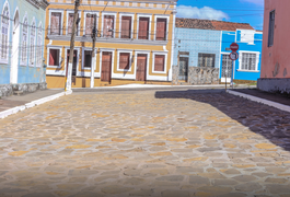 Prefeitura de Penedo reabre ao tráfego rua bicentenária pavimentada com rocha