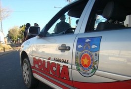 Bando armado e encapuzado assalta bar em Piaçabuçu