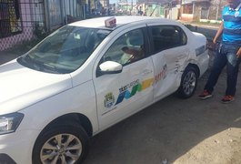 Taxista tenta cruzar linha férrea e veículo é atingido por trem em Maceió