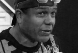 Ex-vocalista da banda Calcinha Preta é assassinado dentro de casa, em Aracaju