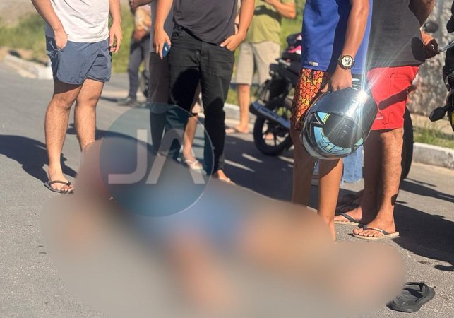 Homem é assassinado a tiros enquanto passava de moto às margens do Riacho Piauí, em Arapiraca