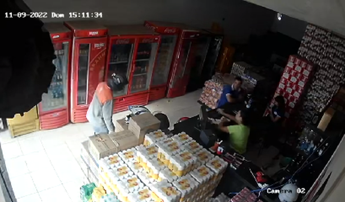 Homem finge estar armado e assalta depósito de bebidas em Palmeira dos Índios