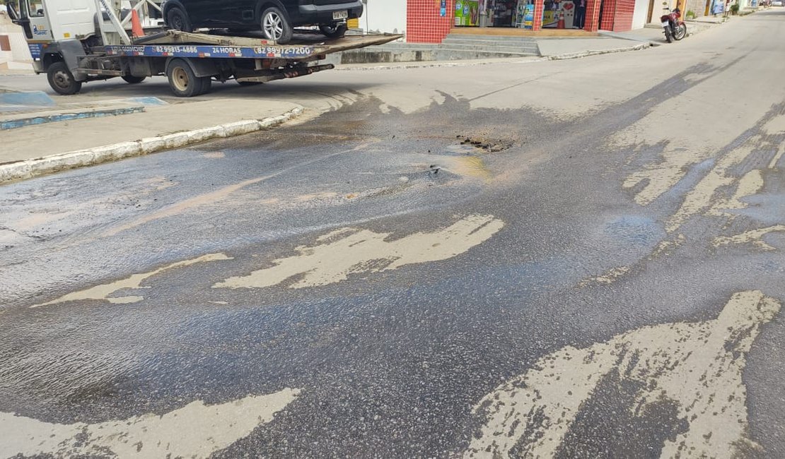 Vídeos. Vazamentos e falta de água preocupa moradores de bairros, em Arapiraca