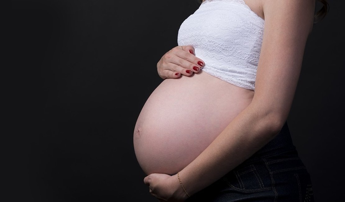 Pequena gigante! Mãe dá à luz bebê de 5,8kg em parto emergencial