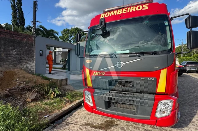 Incêndio atinge residência no bairro Itapuã, em Arapiraca