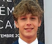 Hudson Meek, ator de 'Baby Driver', morre aos 16 anos após cair de carro em movimento