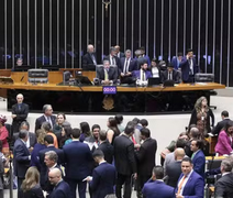 Câmara aprova projeto que limita alta do salário mínimo e obriga biometria para programas do governo